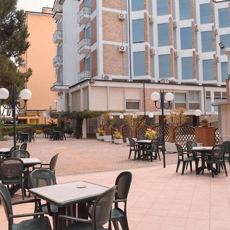 Hotel Zeus Cervia Kültér fotó