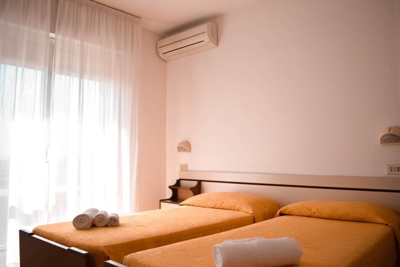 Hotel Zeus Cervia Kültér fotó