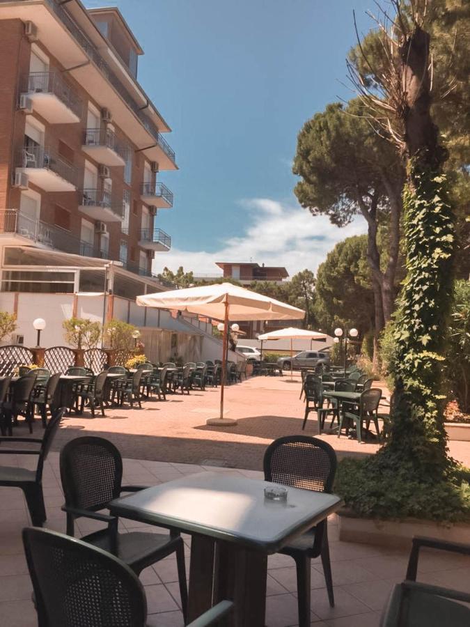 Hotel Zeus Cervia Kültér fotó