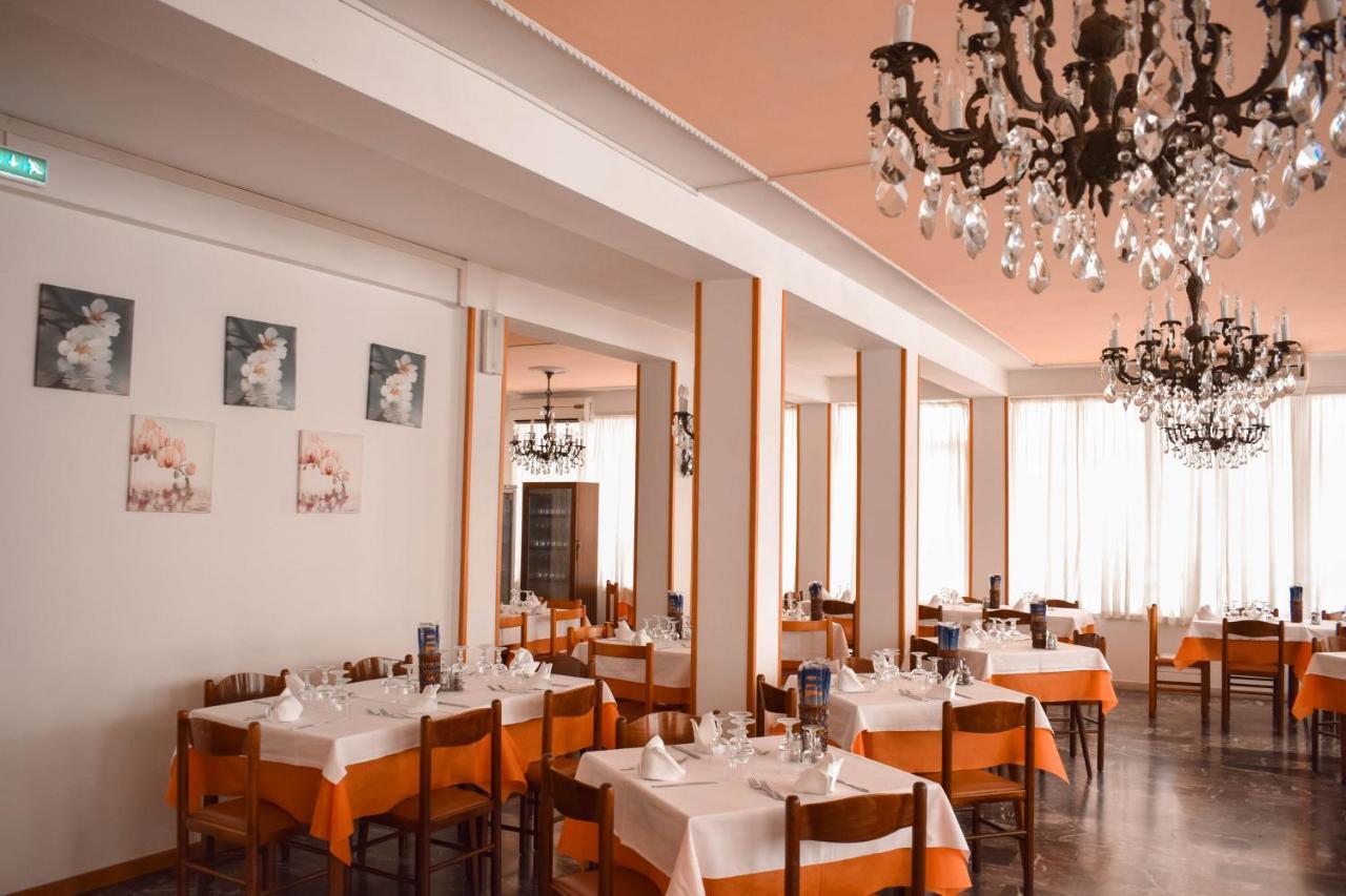 Hotel Zeus Cervia Kültér fotó